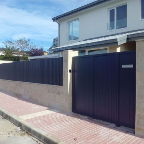 Cerramientos y puerta para casas uifamiliares